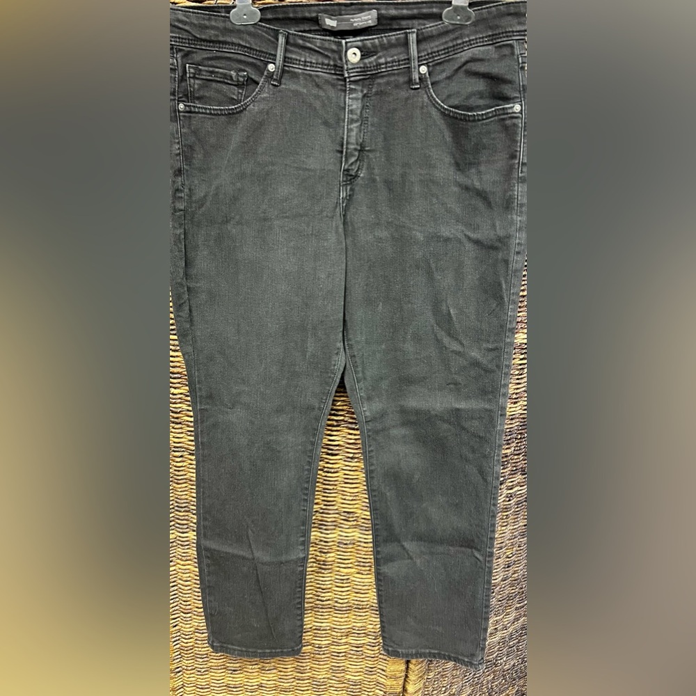 Levi’s- Perfectly Shaping 512 Skinny Leg‎ Black Jeans- Size: 16W S
